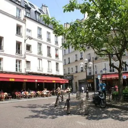 Trendy Familly In Mouffetard * Paris