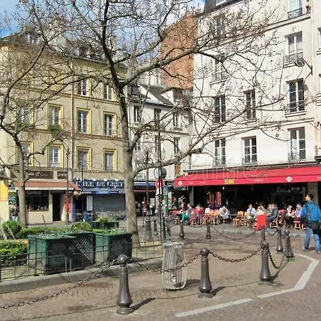 Trendy Familly In Mouffetard * Paris